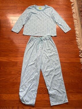 White Orchid: XL, Blue and purple Paisley Pajama Set